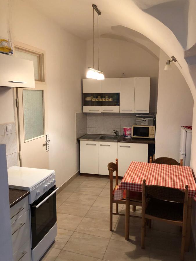 Apartman Becsi Utca Ödenburg Exterior foto